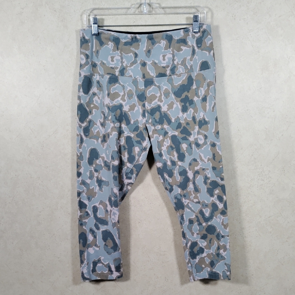 D184 Lysse green muted camo cropped tummy control leggings L FINAL PRICE